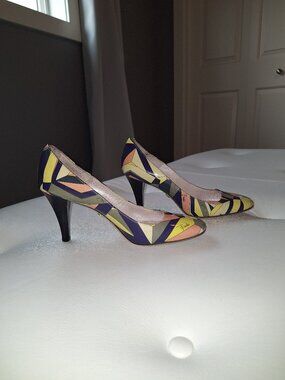 Emilio Pucci colorblock heels, navy blue heel
